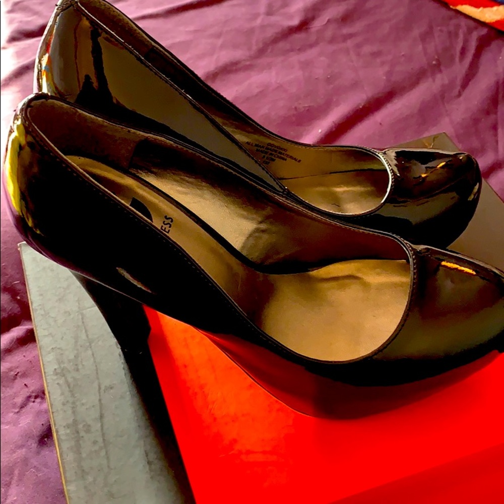 Black patent platform pumps